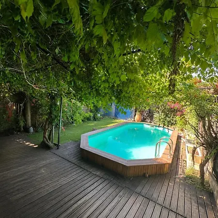 Petit Piscine Apartment